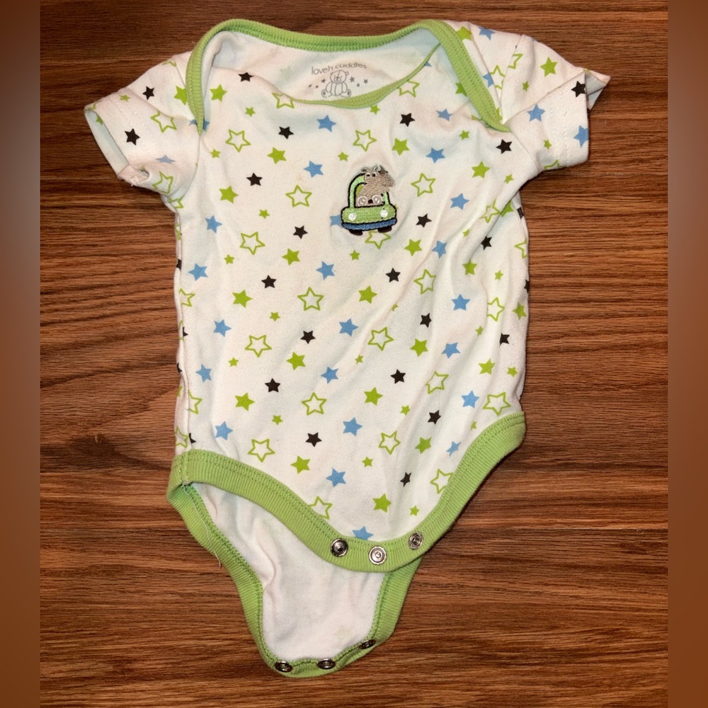 Love’n Cuddles 1M White Green Star Onesie